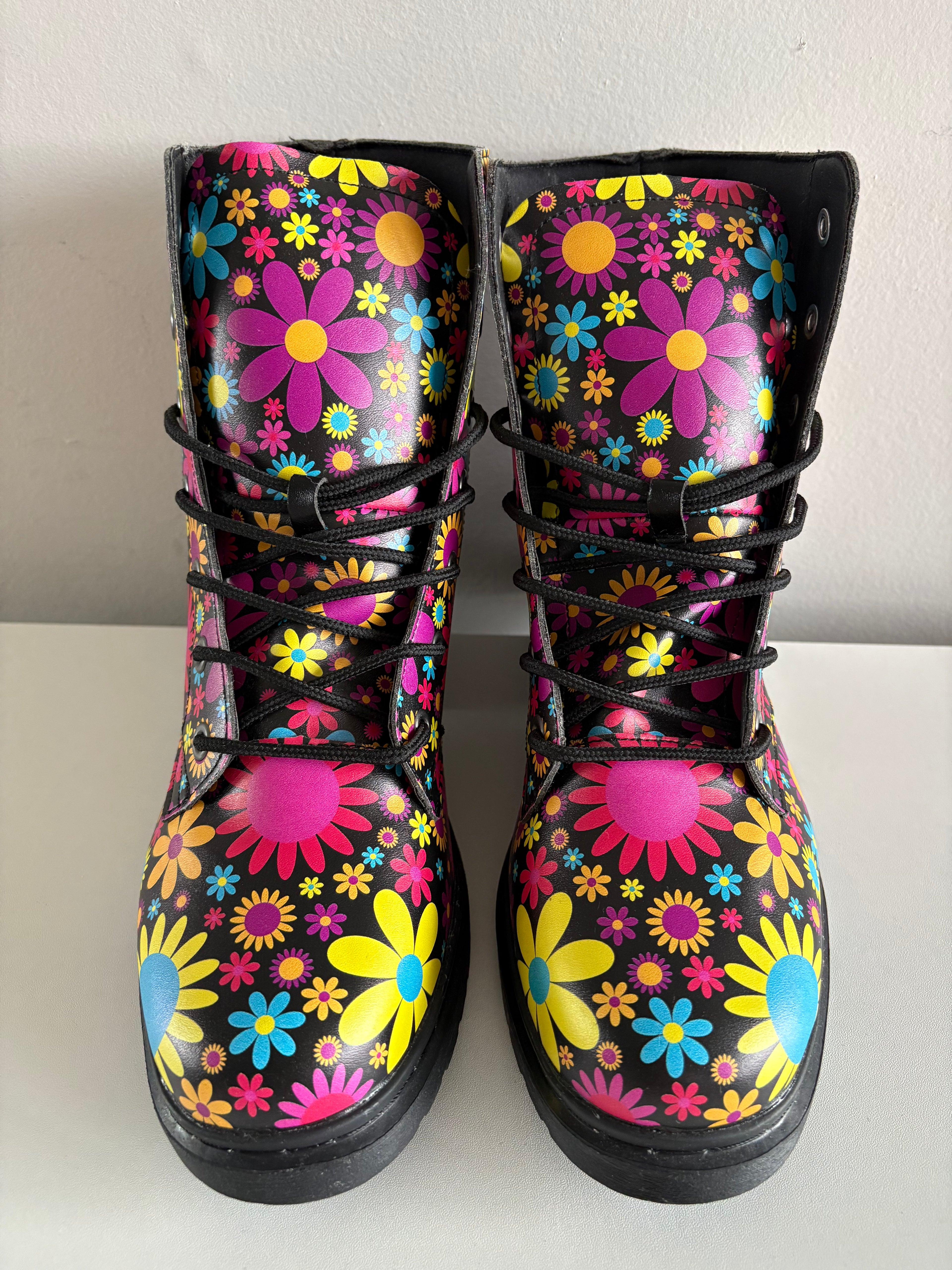Funky Retro Flowers Boots - EU 43 / Women's US 11