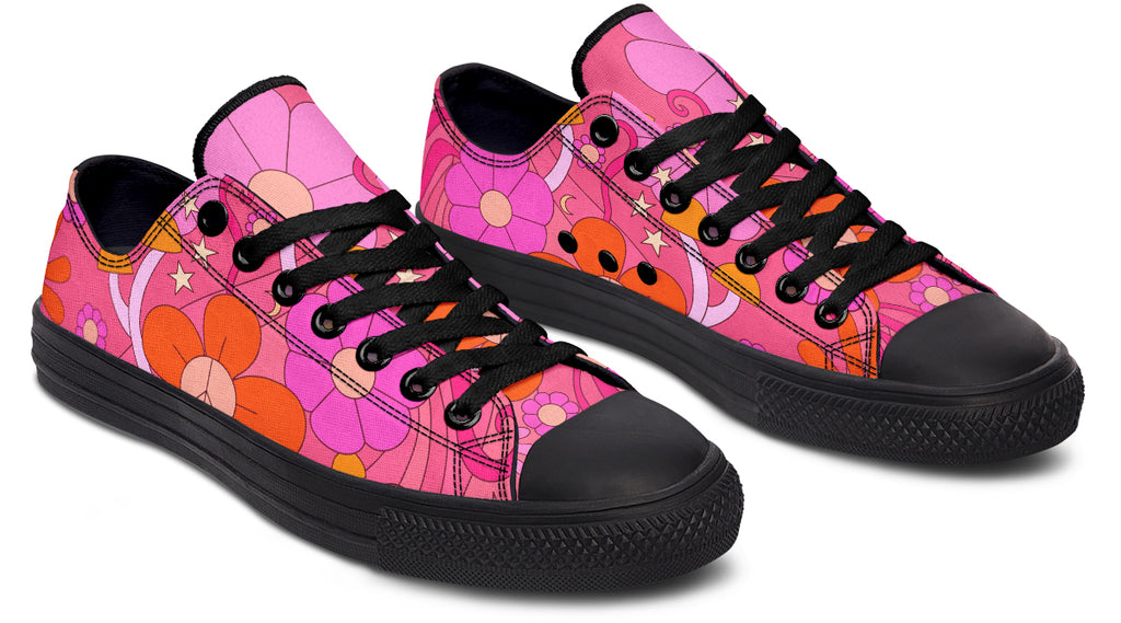 Molly's Pink Retro Daisies Low Tops (Wide)
