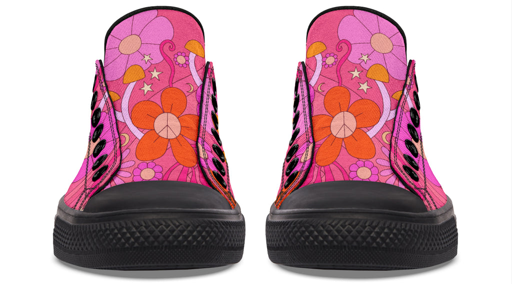 Molly's Pink Retro Daisies Low Tops (Wide)