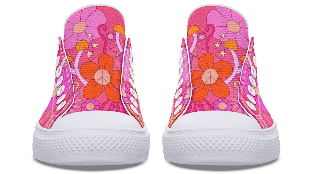 Molly's Pink Retro Daisies Low Tops (Wide)