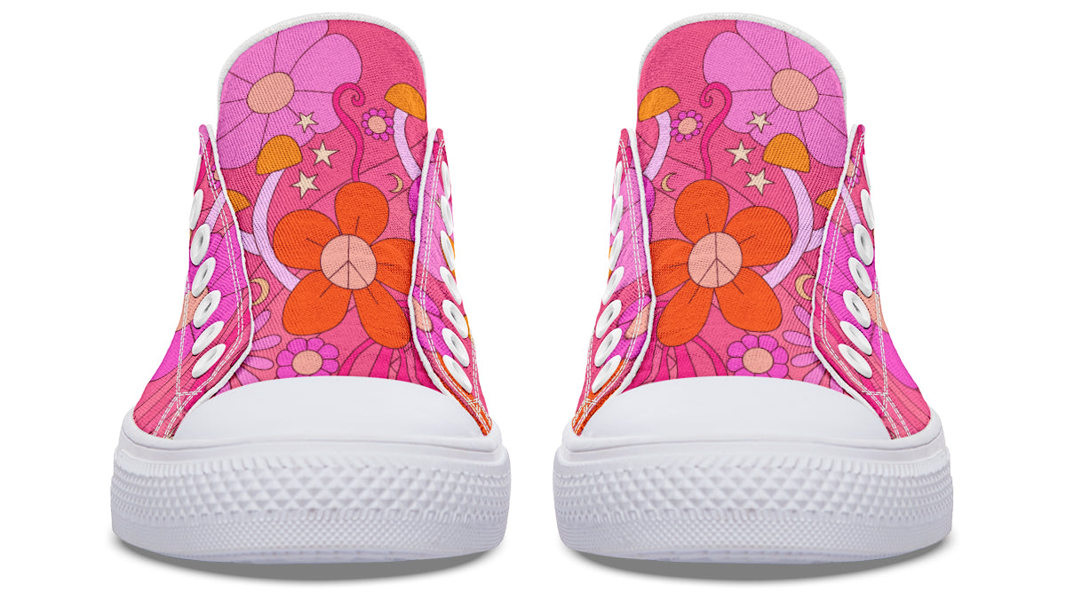 Molly's Pink Retro Daisies Low Tops (Wide)