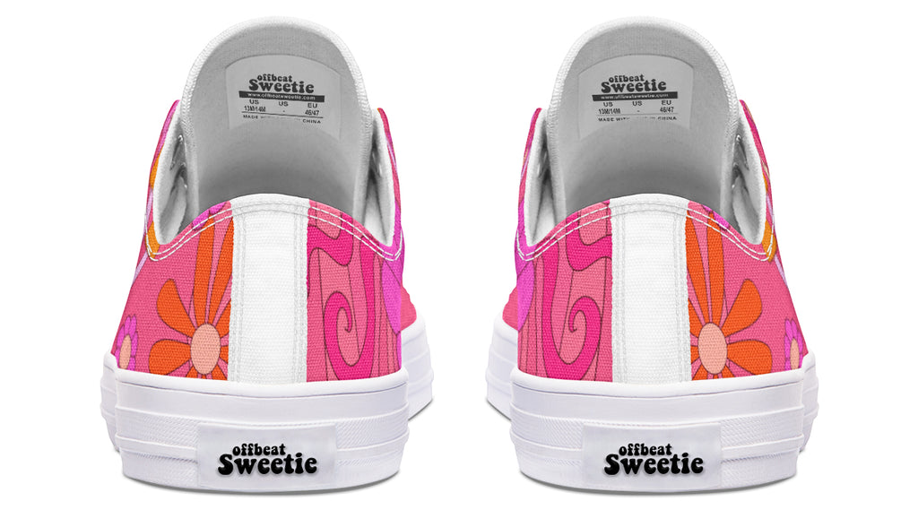 Molly's Pink Retro Daisies Low Tops (Wide)