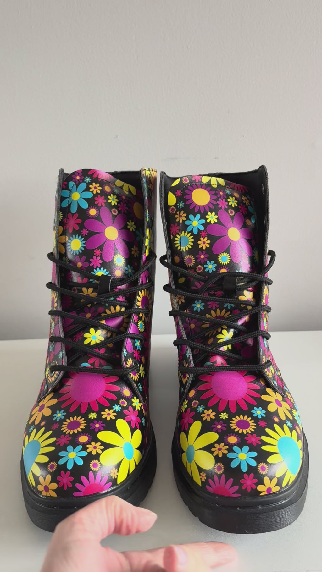Funky Retro Flowers Boots - EU 43 / Women's US 11
